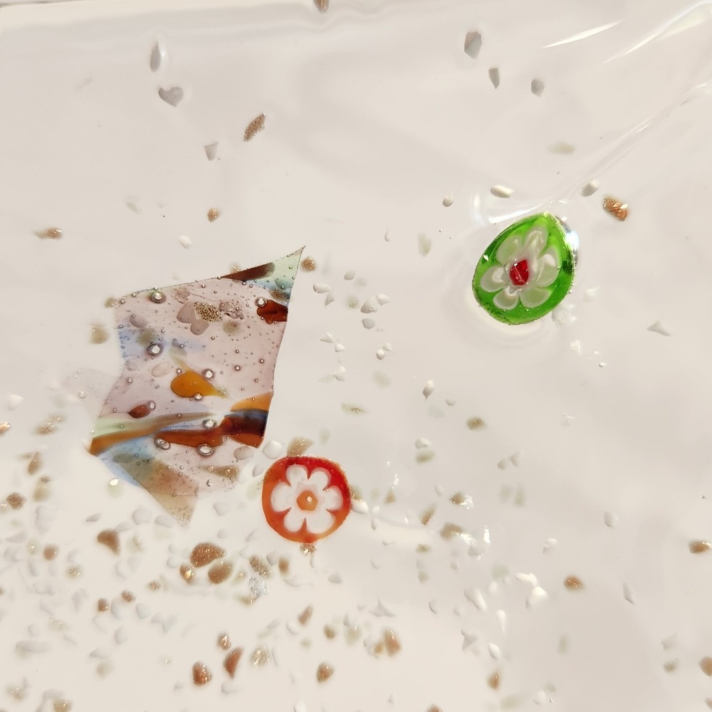 Amici Fused Clear Glass Small Trinket Dish Plate Colorful Millefiori 5.5"x3.25" - Picture 4 of 8